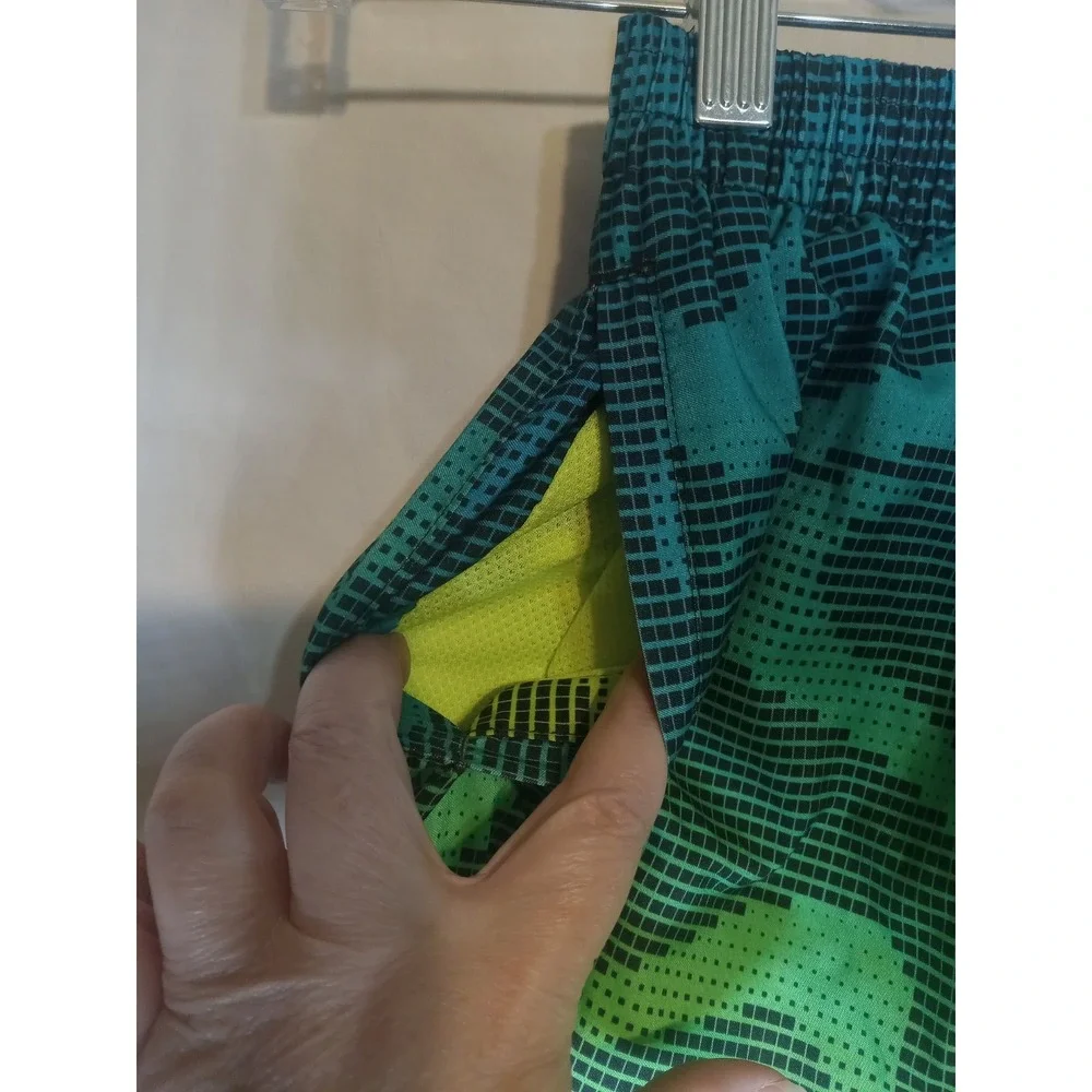 nike swim trunks Boys Small With Liner And Pockets And Drawstring Multicolor